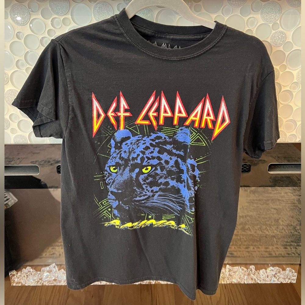 Def leppard shirt